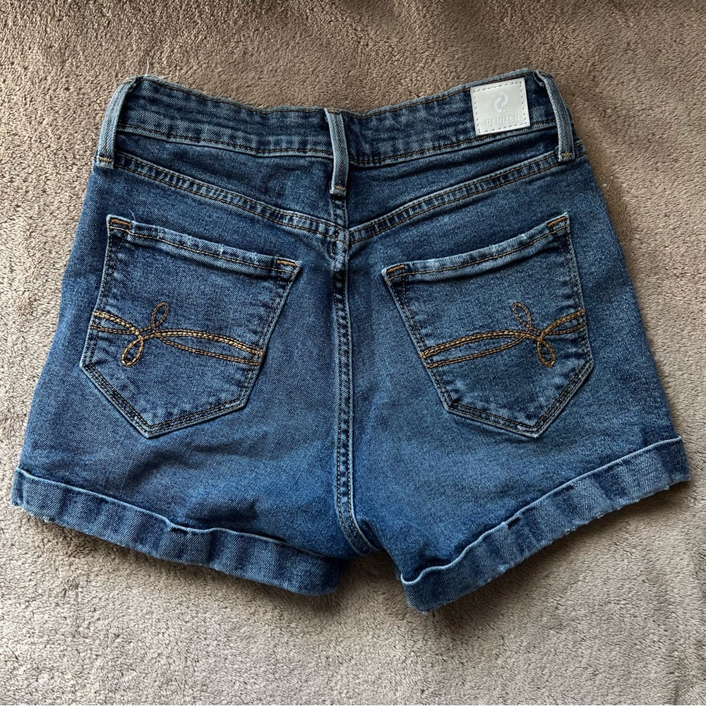 Levi’s Denizen Jean Mom Shorts Women’s Size 0 / 24 High Rise Distressed Denim - Picture 2 of 7
